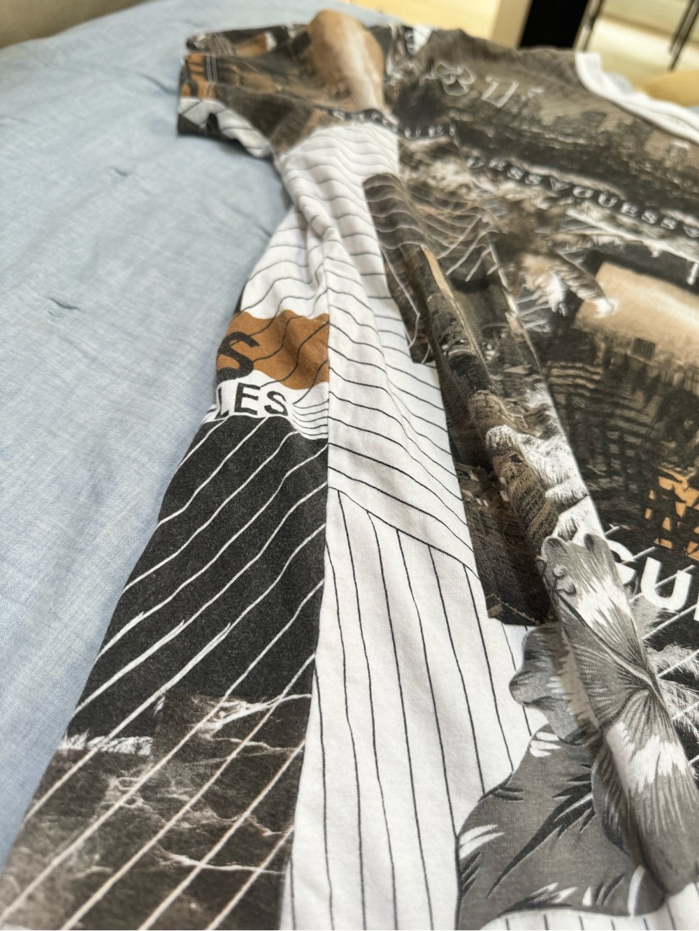 GUESS Los Angeles Graphic T Men’s L Y2K Streetwear All Over Print Cotton T - Picture 5 of 13